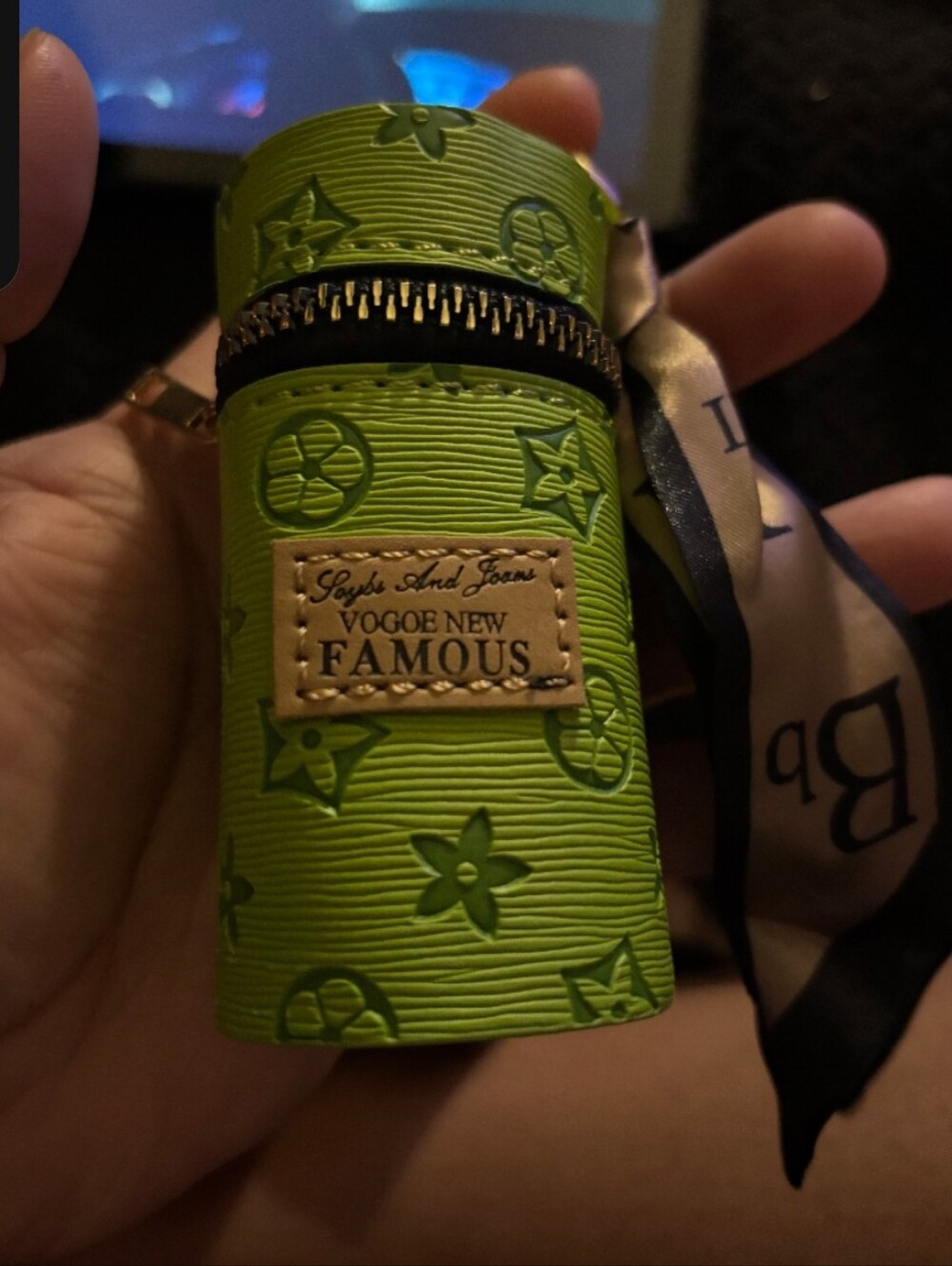 Vogoe New Famous Lime Green Cylindrical Case - Picture 1 of 1